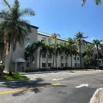 La Quinta Inn & Suites by Wyndham Sunrise Sawgrass Mills