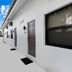 Trendy Loft Apt Hollywood Beach Unit # 4