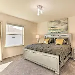 61 Massive 4 Bedroom Close To The Beach With A Pool
