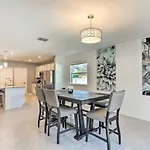 61 Massive 4 Bedroom Close To The Beach With A Pool