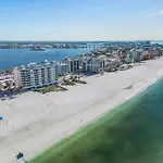 Estero Island 2Br: Ocean Views, Pool & Bbq Area