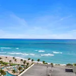 Luxury 2Br Beachfront Condo, Sea Views & Balcony