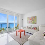 Luxury 2Br Beachfront Condo, Sea Views & Balcony