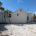 Bungalow Beach Resort