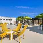 Naples Park Central Hotel