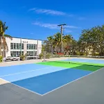 Naples Park Central Hotel