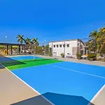 Naples Park Central Hotel