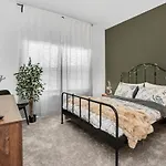 Brand New Storey Lake 5 Bedroom With Pool