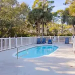 Pet Friendly- St George Island Sleeps 13- Pool