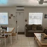 Bahama Beach Club Pompano - Fort Lauderdale - Charming And Cozy Studios & Apartments Close To Beach With Pool