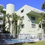 Chart House Suites And Marina