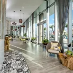 Beachside Condo With A Mesmerizing Ocean View