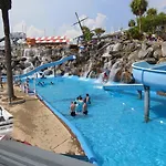Holiday Surf And Racquet Club 711