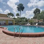 Sarasota Escape About 4 Mi To Siesta Key Beach!