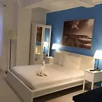 Hollywood Beachfront Condo W/Pool