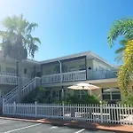 Silver Sands Motel
