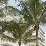 Four Seasons Hotel At The Surf Club