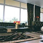 Residence Hub Inn And Suites