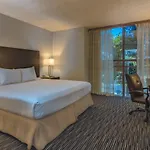 Sawgrass Grand Hotel And Suites Sports Complex