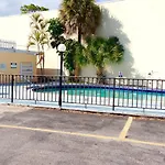Cadillac Motel