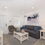 Lovely 1Br W Parking Space & Walk To The Beach #7