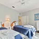 3939 Duval Drive Beachfront, 5 Bedrooms, Gas Grill, Wifi, Sleeps 10