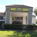Super 8 By Wyndham Naples