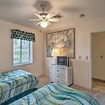 Updated Apartment Walking Distance To Venice Beach