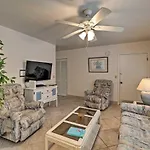 Updated Apartment Walking Distance To Venice Beach