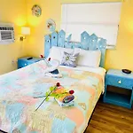 Sun Deck Inn & Suites