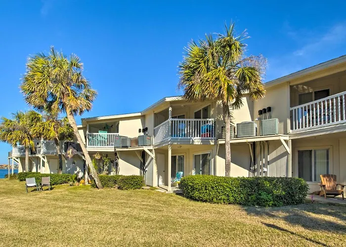 Eco-Bungalow Condo Pensacola Beach Access!