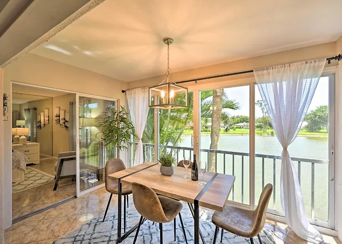 Naples Condo With Enclosed Balcony And Lake Views!