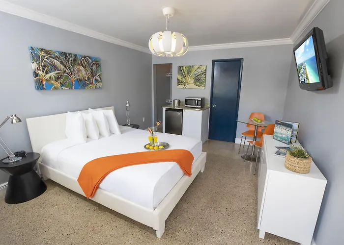 Hollywood Beach Suites And Hotel