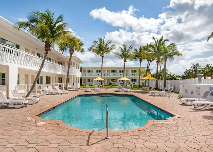 Downtown Hollywood Gardens Inn & Suites