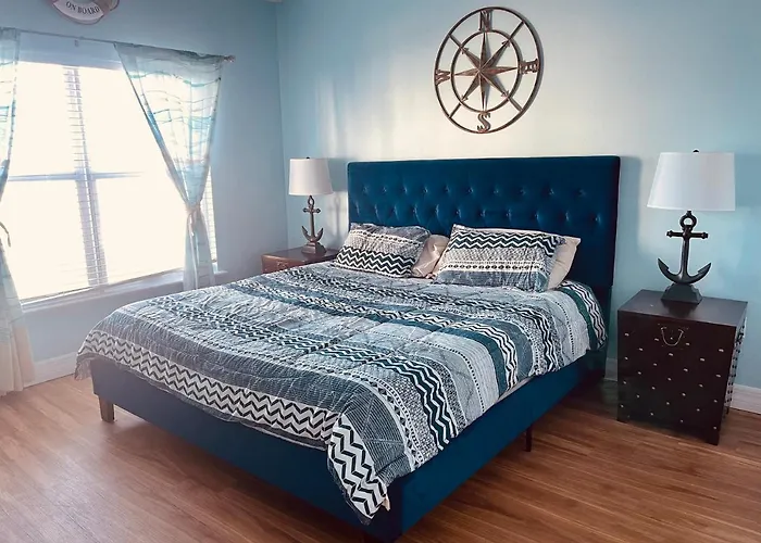 Gulf Coast Gold Private Condo - 2Bed, 2Bath, Sleep 6, Across Street From Beach, Balcony Views Of Sunsets, Beach & Gulf, Pool, Gym