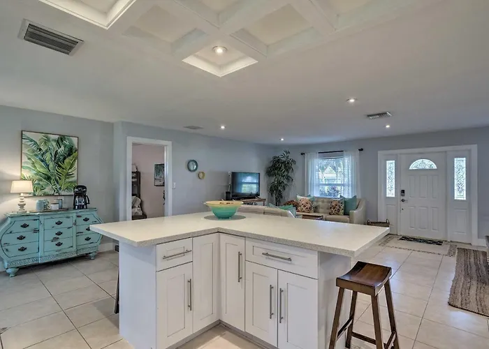 Dog-Friendly Jensen Beach Home Less Than 3 Mi To Ocean!