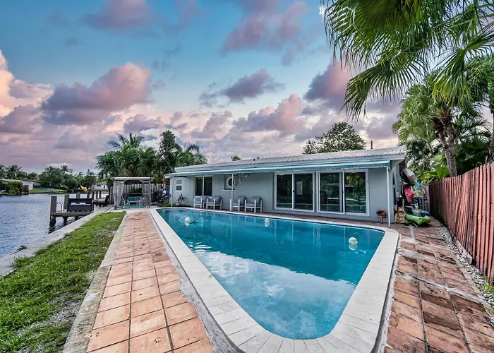 Central Waterfront Villa Salt Wtr Pool Near Beach