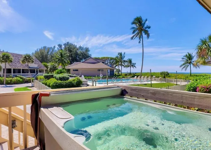 Beautiful Captiva Beach Home W/Hot Tub - On The Beach!