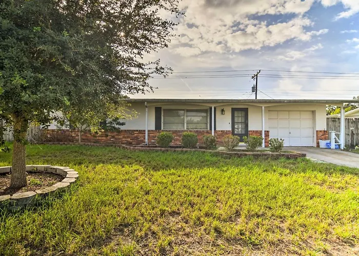 Bradenton Snowbird Sanctuary With Covered Patio!