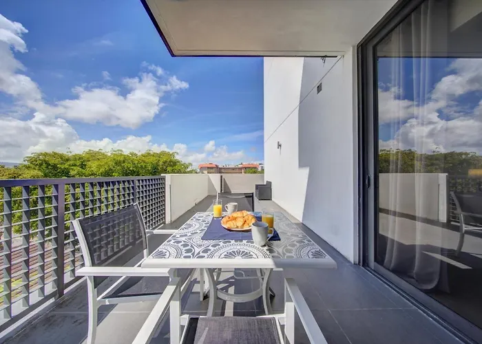 Moderno Residences By Bay Breeze