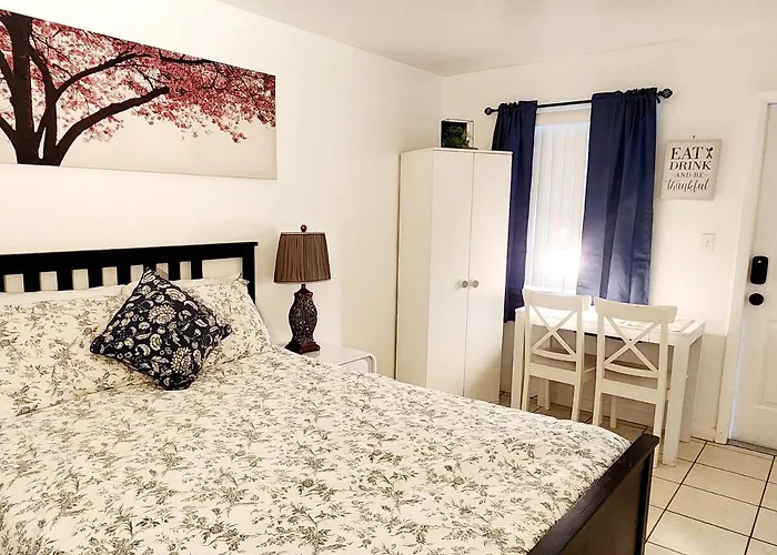 Oasis At Hollywood Unit 6- Sleep 2