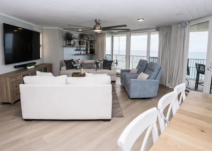New Rental - 3Br 3Ba Corner Beachfront - 2024 Remodel - 3 Pools, Tiki Hut, Gym, Tennis