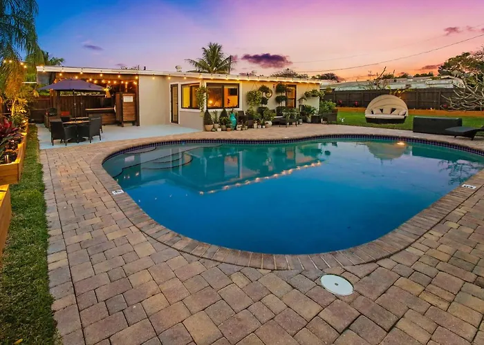 Private Heated Pool Oasis Pet-Friendly Retreat Short Or Long Stays Sleeps 2-8 Ppl