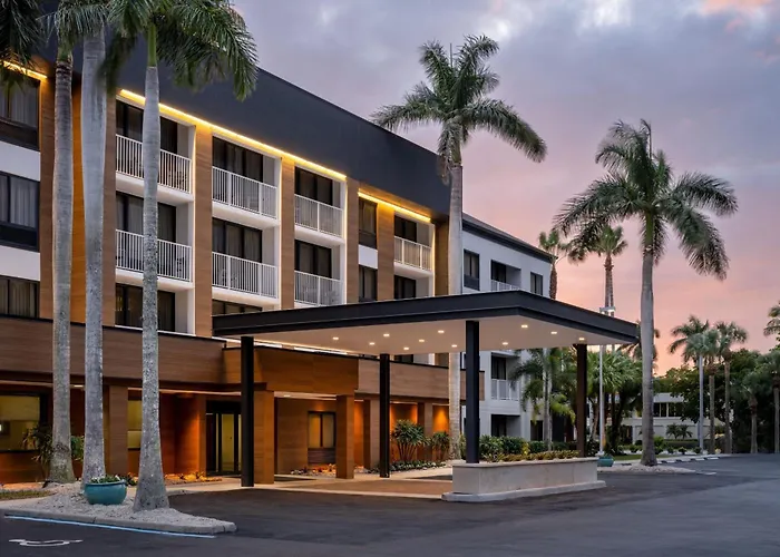Courtyard By Marriott - Naples