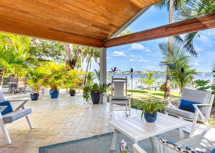 Waterfront Stuart Oasis With Hot Tub And Dock!