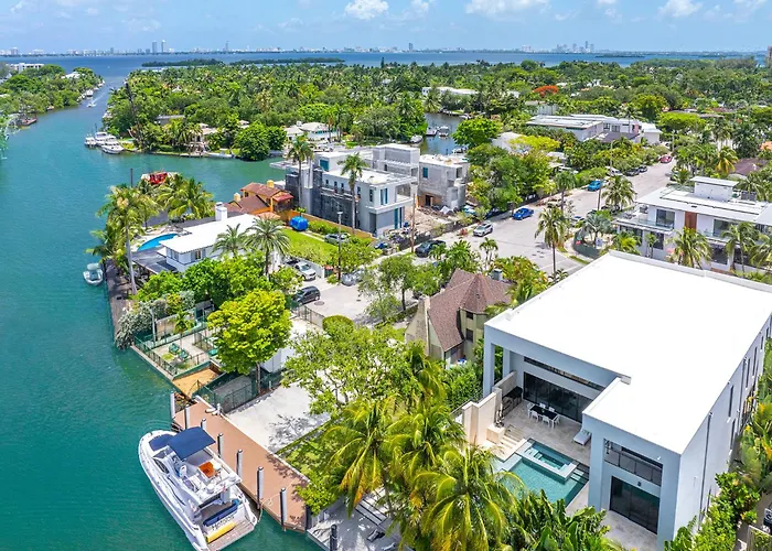 Villa Waterfront Miami 6 Bedrooms Sleeps 14 People