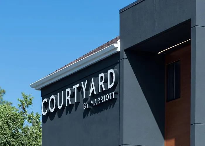 Courtyard By Marriott Pensacola