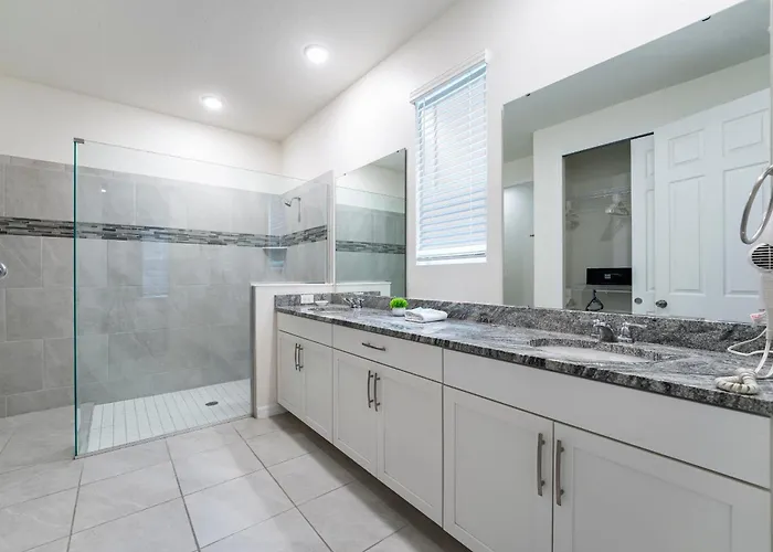 Solara Resort Home, Wooded View Pool 6Br, Modern Decor