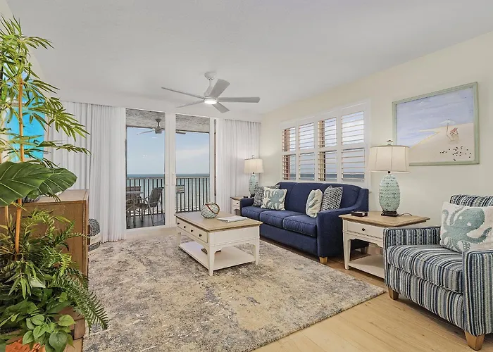 Estero Island 2Br: Ocean Views, Pool & Bbq Area