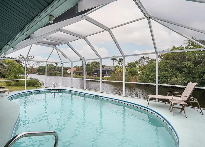Sunset Special: 3Br Oasis, Heated Pool, Lake Views